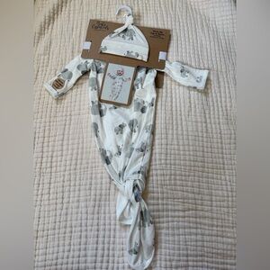 Elephant Print Knotted Baby Gown and Hat Set